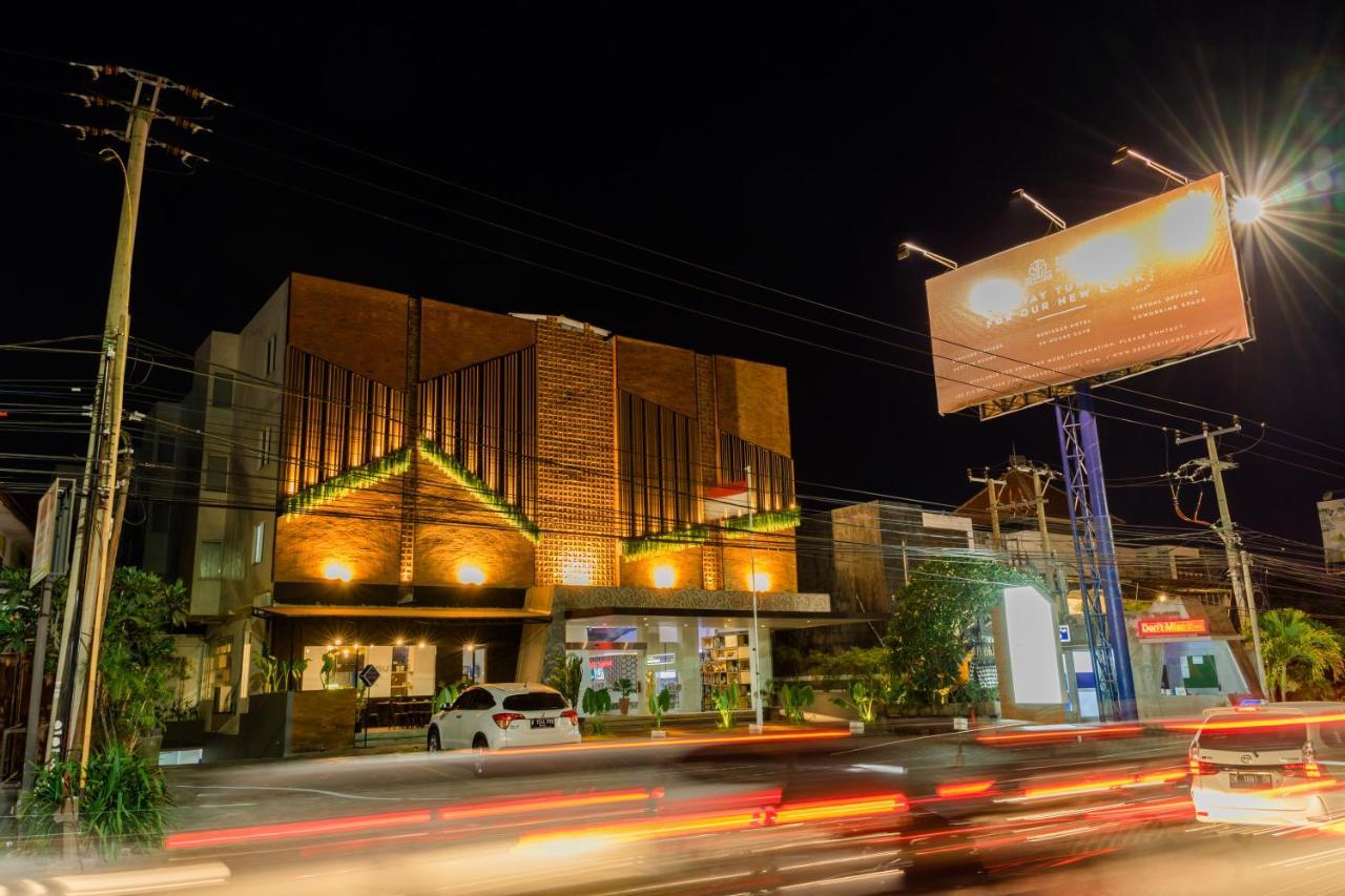 Berry Biz Hotel Sunset Road Seminyak Extérieur photo