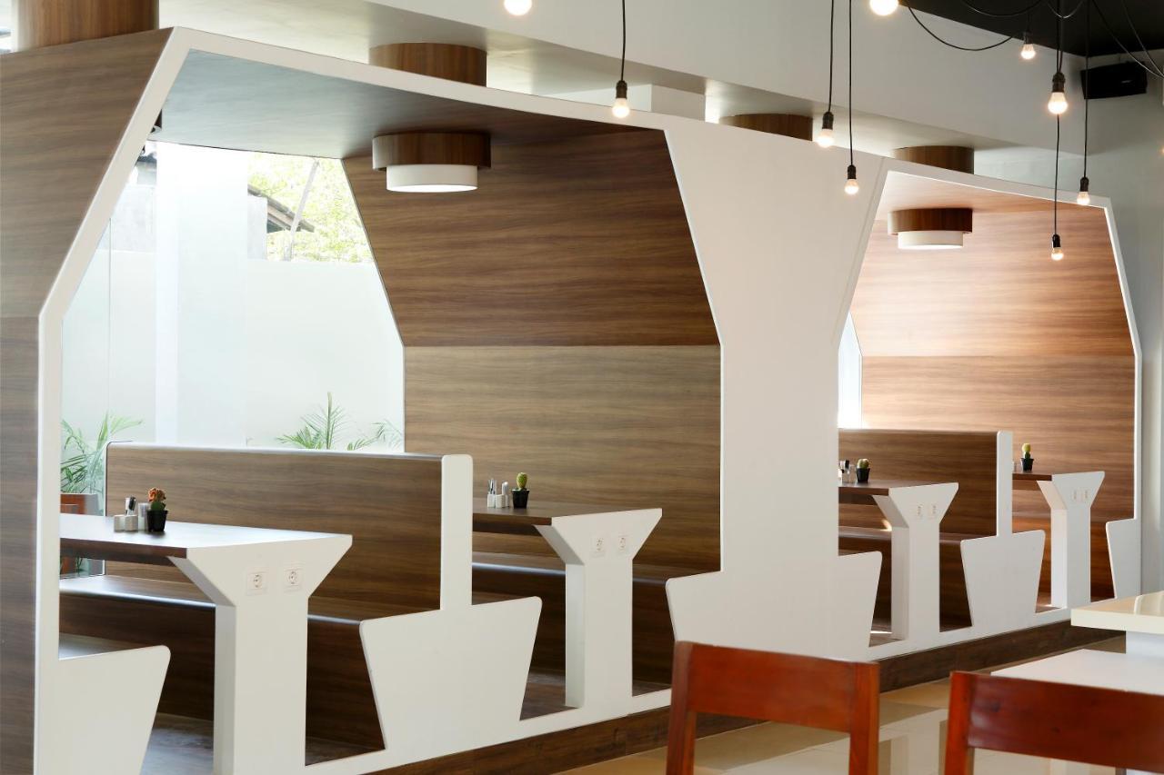 Berry Biz Hotel Sunset Road Seminyak Extérieur photo