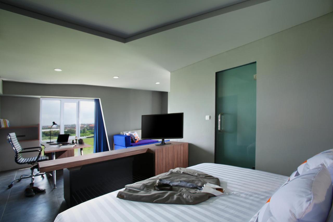 Berry Biz Hotel Sunset Road Seminyak Extérieur photo