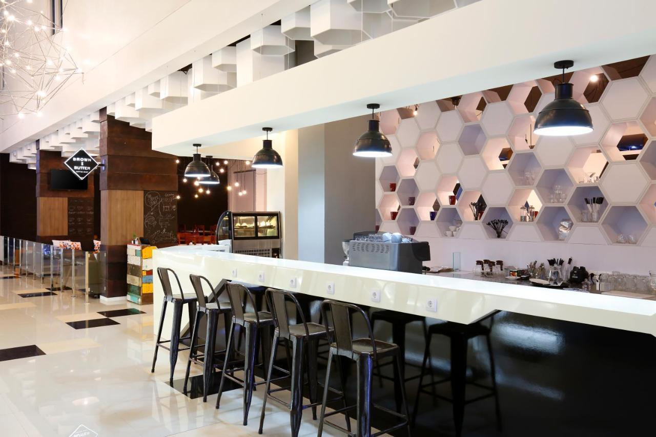 Berry Biz Hotel Sunset Road Seminyak Extérieur photo