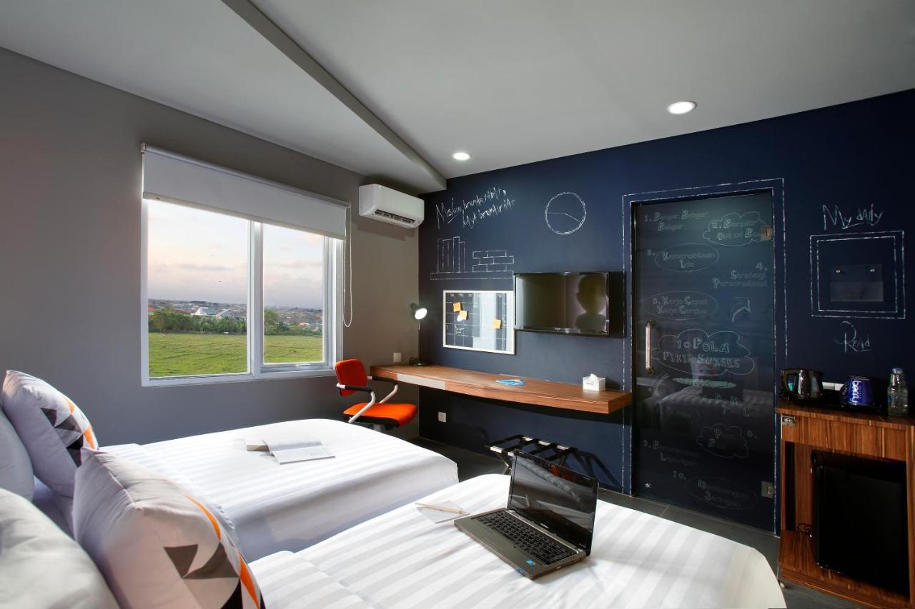Berry Biz Hotel Sunset Road Seminyak Extérieur photo